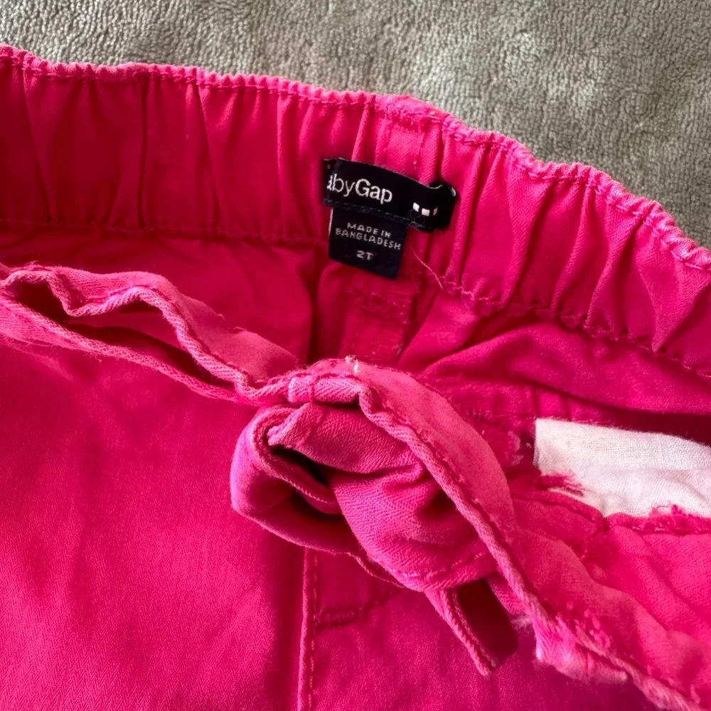 Like New Baby Gap Bright Pink Bermuda Toddler Shorts Sz 2T - Picture 2 of 4